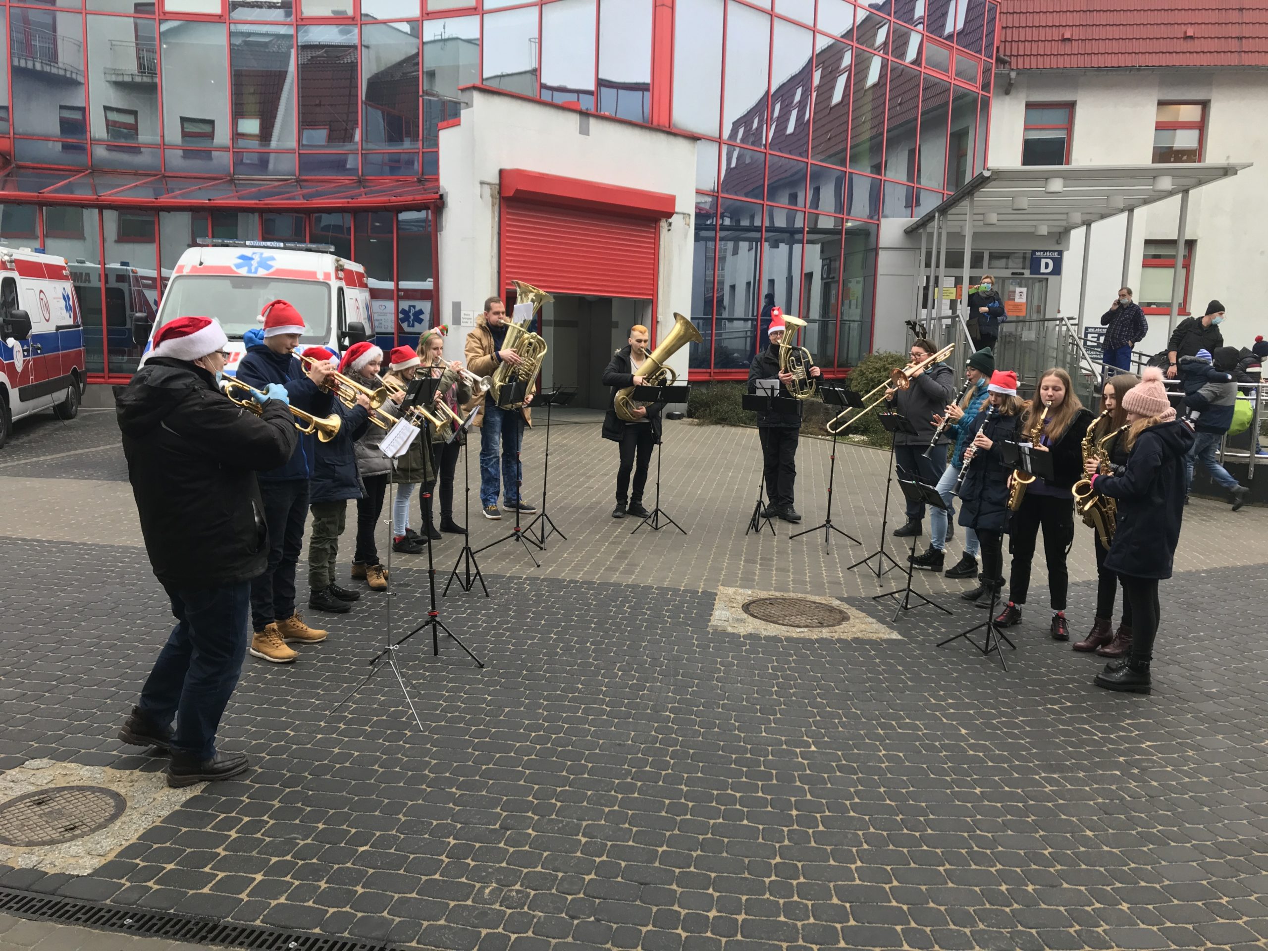 Koncert kolęd pod oknami