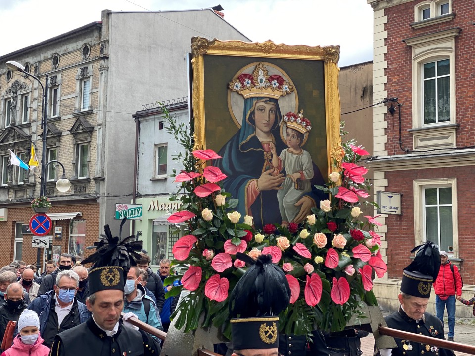 Pielgrzymka kobiet i dziewcząt do Piekar Śląskich