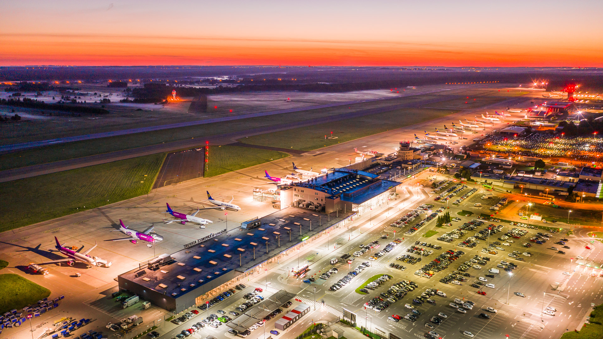 MAJÓWKA 2022 Z KATOWICE AIRPORT.  68 POŁĄCZEŃ DO 59 LOTNISK W 21 PAŃSTWACH