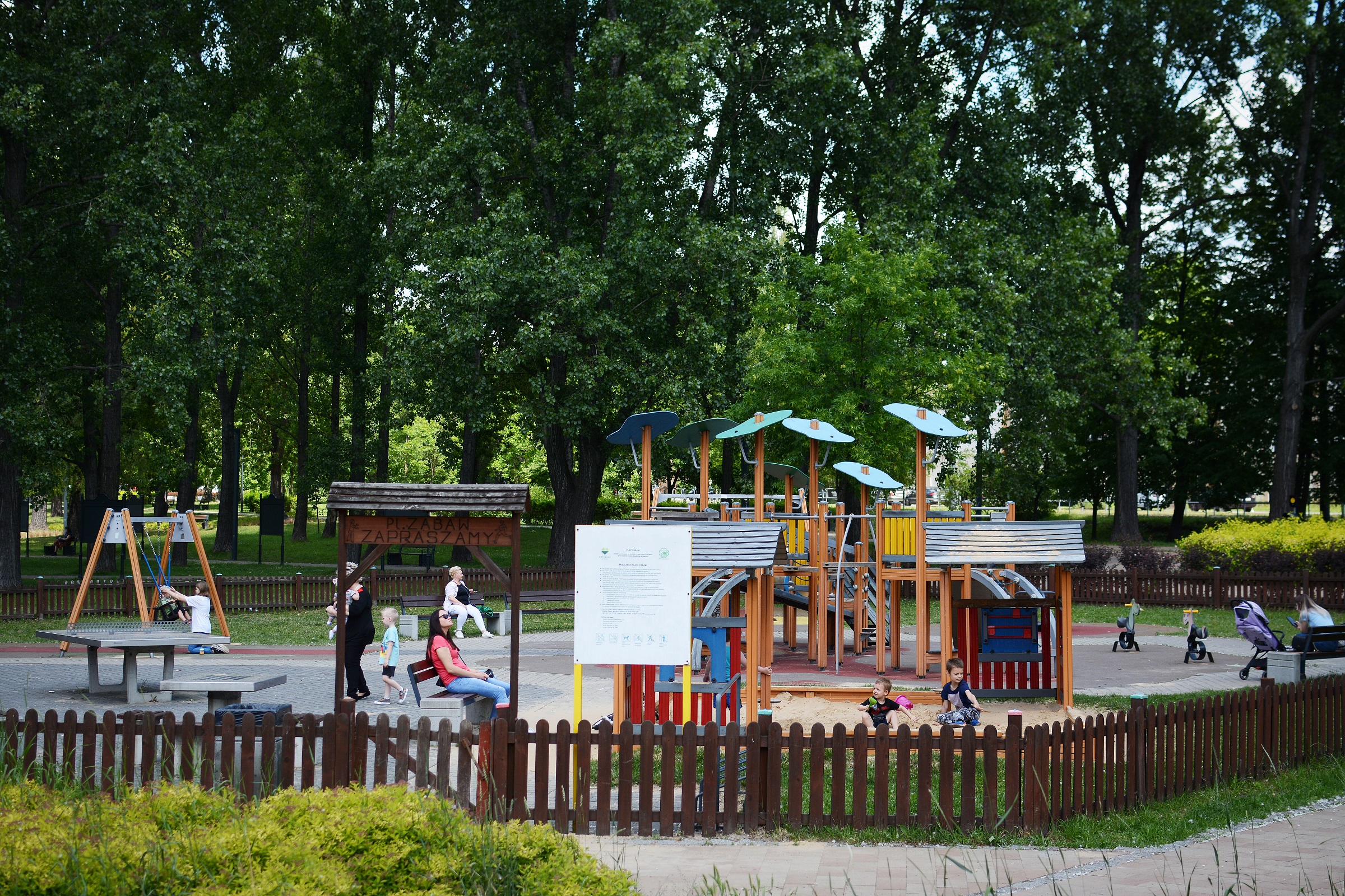 Bezpieczna przestrzeń dla najmłodszych – strefy aktywności rodzinnej w Katowicach będą remontowane