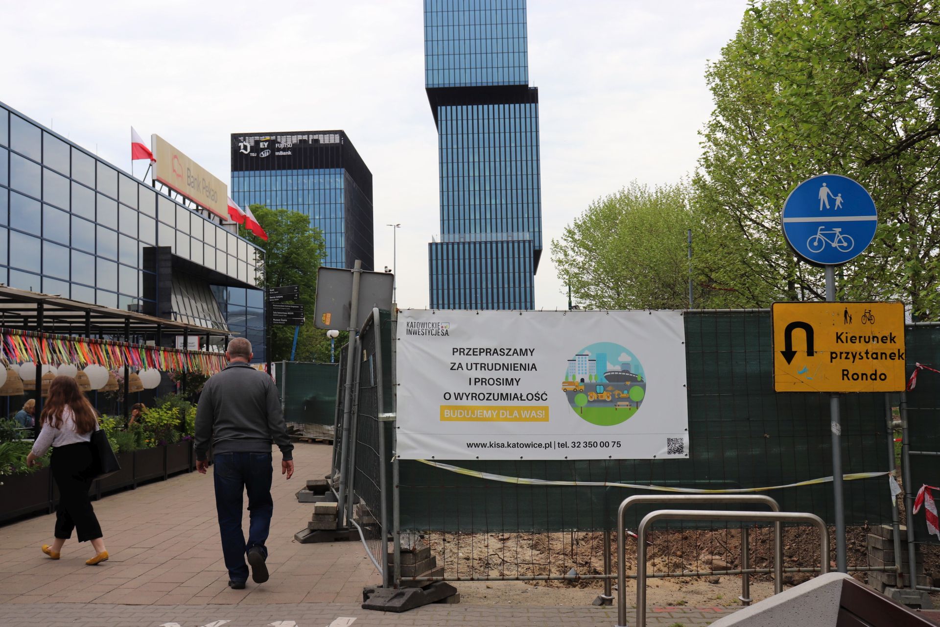 Ochrona drzew jednym z powodów przesunięcia terminu zakończenia budowy ciągu pieszo-rowerowego w rejonie ronda Ziętka