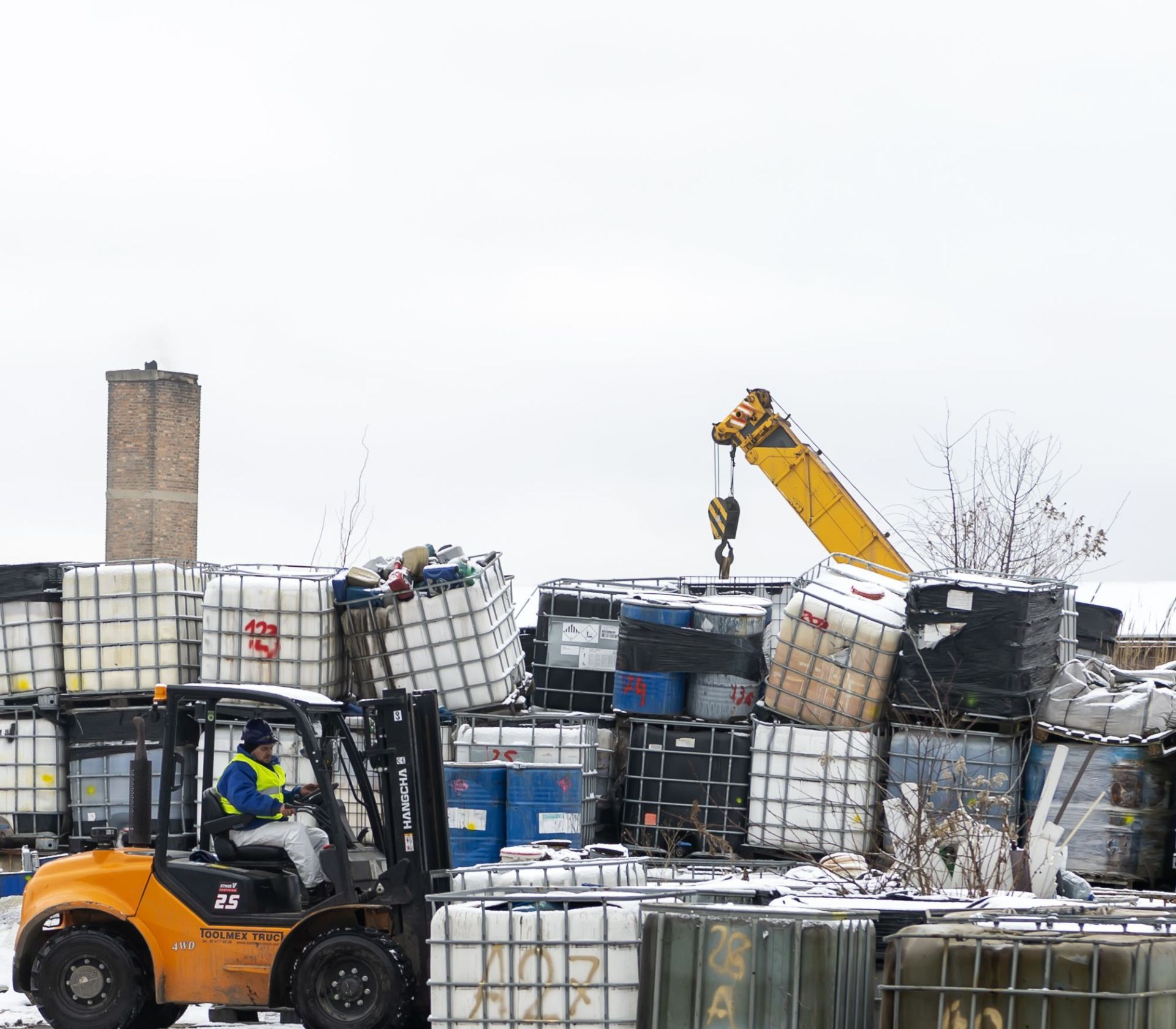 Prawie 565 ton niebezpiecznych odpadów zniknęło z terenu przy ul. Szyby Rycerskie