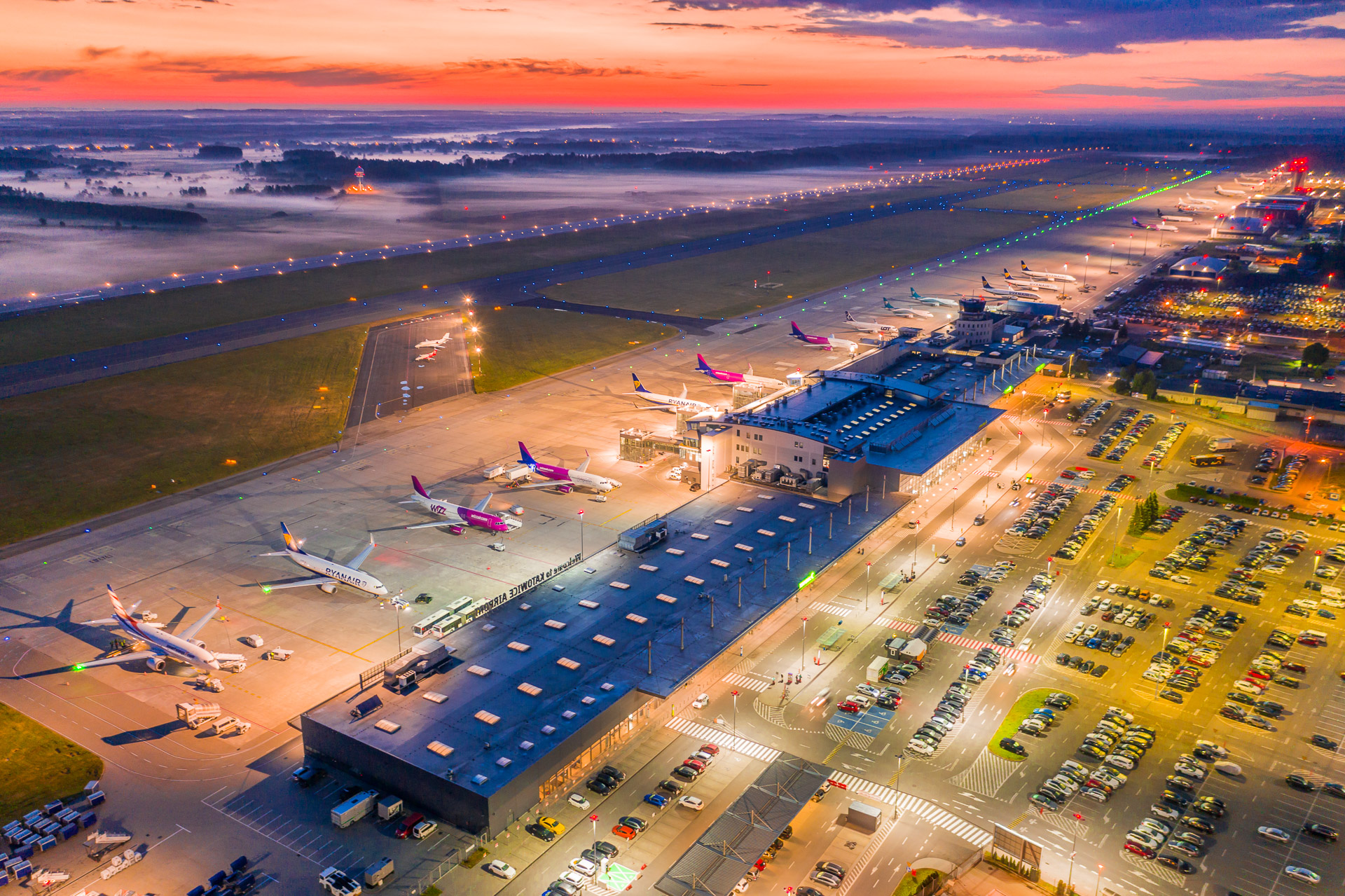 Przewozy pasażerskie i cargo w Katowice Airport w maju 2022